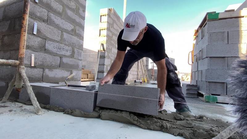 Maçons à Pau: Protégez votre avenir avec une prévoyance sur mesure.