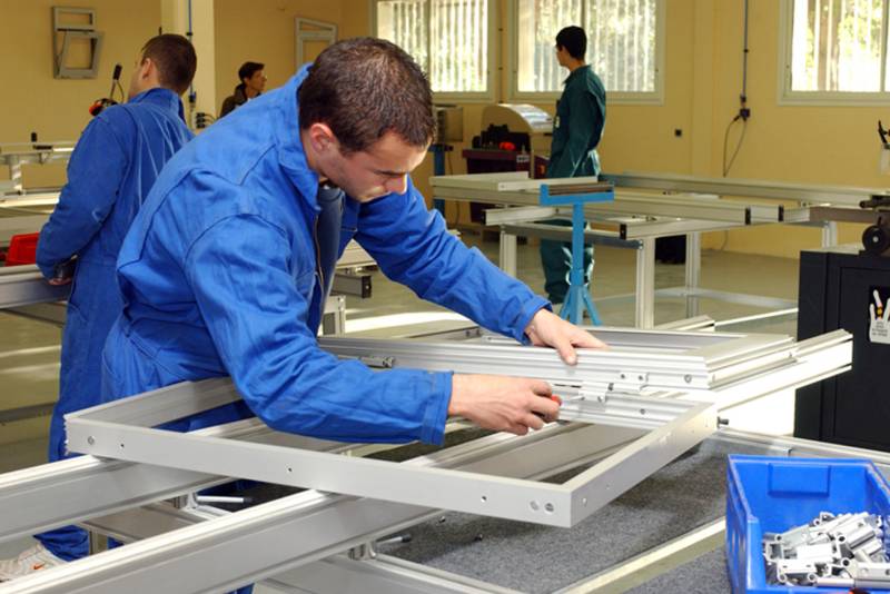 Menuisiers métalliciens à Pau: une prévoyance pour votre métier et couvrir votre avenir.