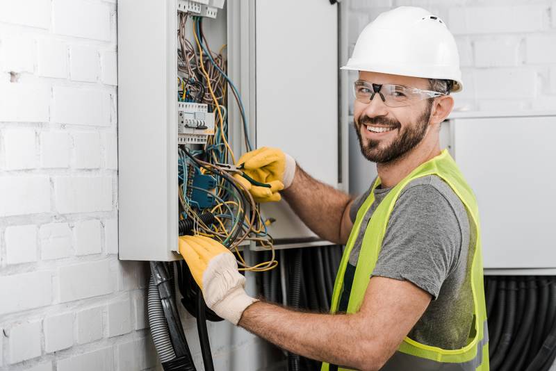 Electricien à Pau, sécurisez votre avenir professionnel avec une prévoyance adaptée